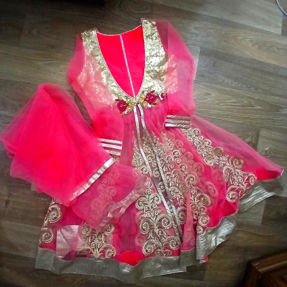 Girls size 28 dress and pant set. Bought in India. Fits like a size 8.